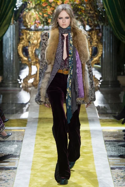 Look 3
